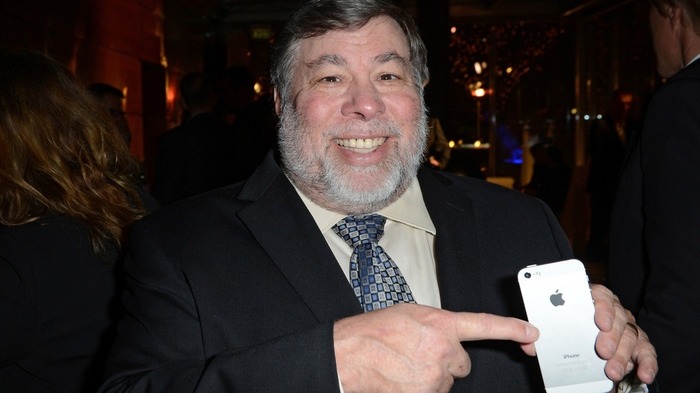 Steve-Wozniak-With-iPhone