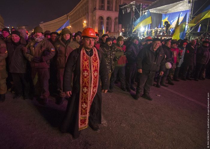 protest_ukrain_priest